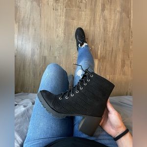 Black size 8